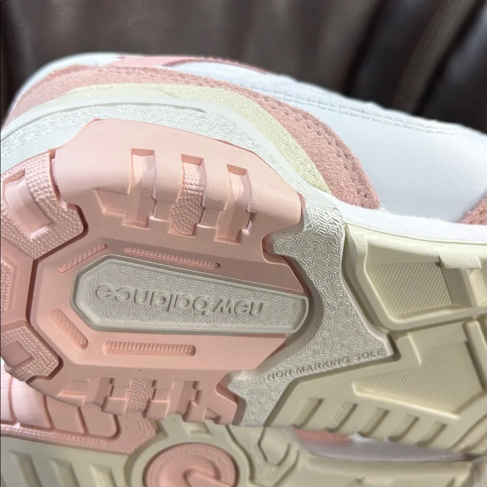 New Balance 550 Athletic Shoe - Big Kid - White / Pink Haze blanc rose 4 1/2 - Picture 7 of 13